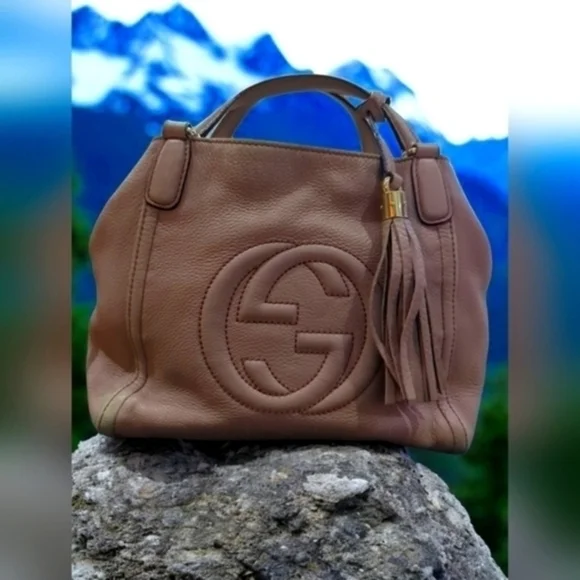 Authentic Gucci Pebbled Calfskin Medium Soho Shoulder Bag Camelia - Picture 2 of 16